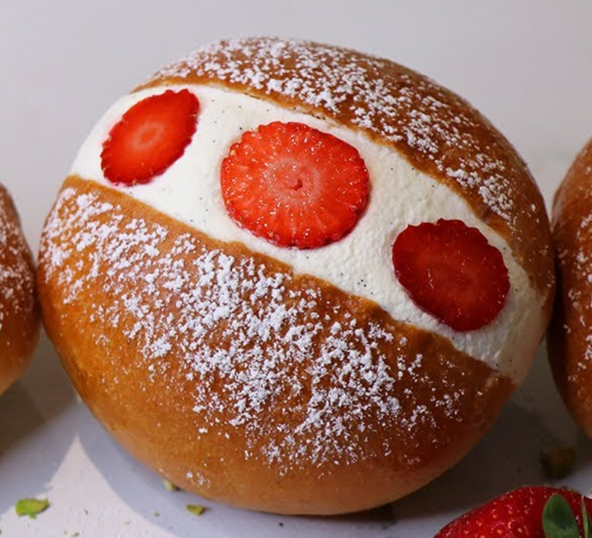 Brioches Italiennes à la Crème Chantilly Maison