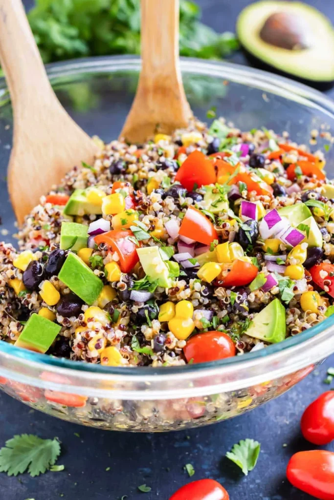 Salade de Quinoa Mexicaine à l'Avocat : Recette Facile et Healthy (Prête en 20 min) Salade de Quinoa Mexicaine à l'Avocat : Recette Facile et Healthy (Prête en 20 min)
